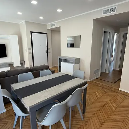 Attico Matteotti Luxury Terrace شقة *